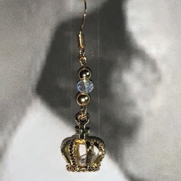 Handcrafted Crown with Zirconia Dangle Earrings - Picture 1 of 13